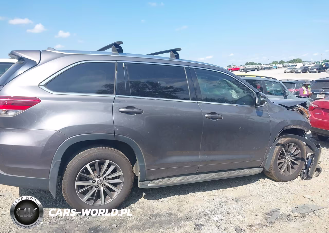 2017 Toyota Highlander Xle VIN:5TDKZRFH8HS518981 - 13