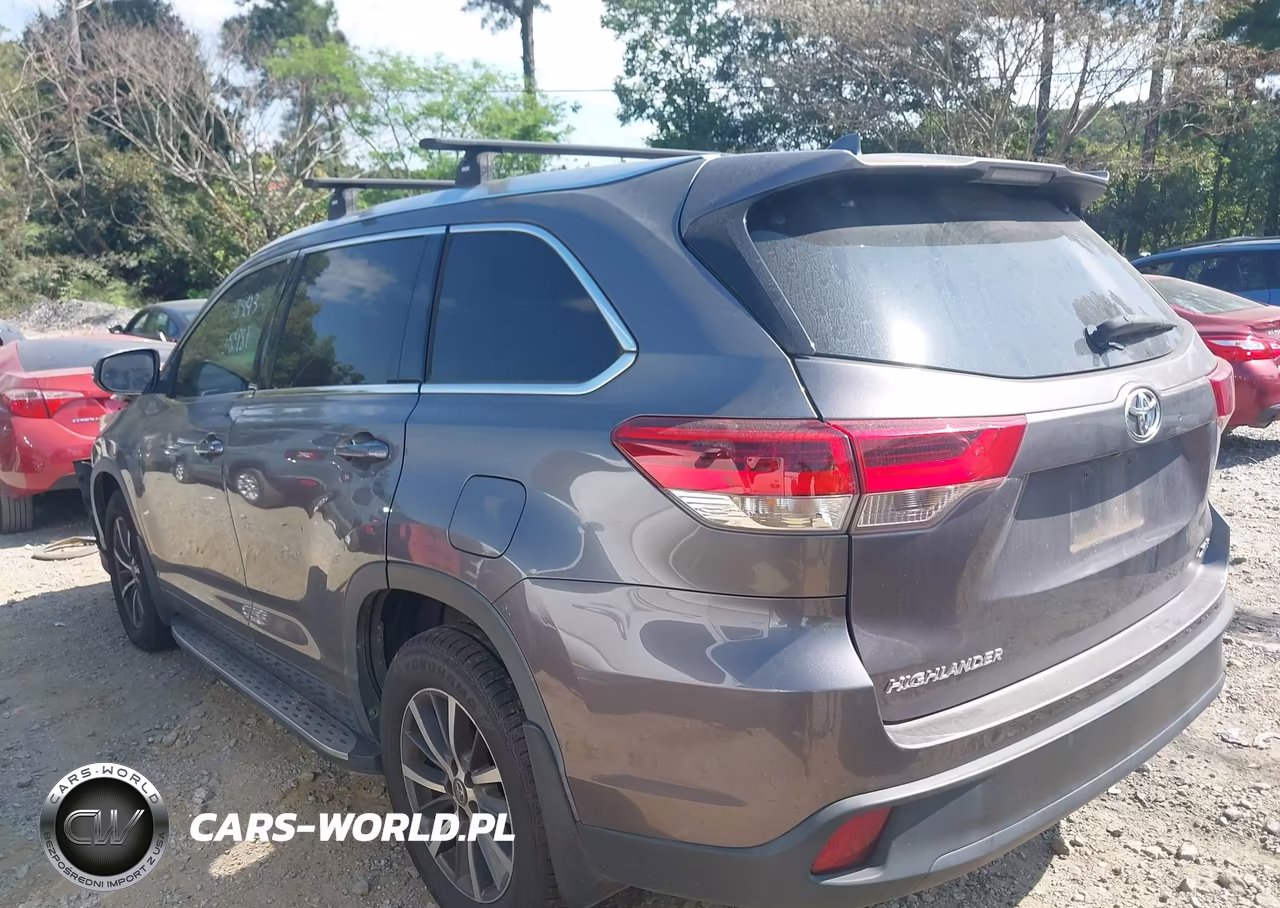 2017 Toyota Highlander Xle VIN:5TDKZRFH8HS518981 - 3
