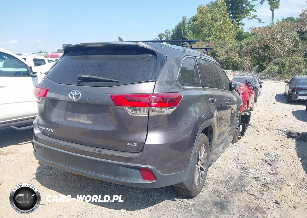 2017 Toyota Highlander Xle VIN:5TDKZRFH8HS518981 - 4
