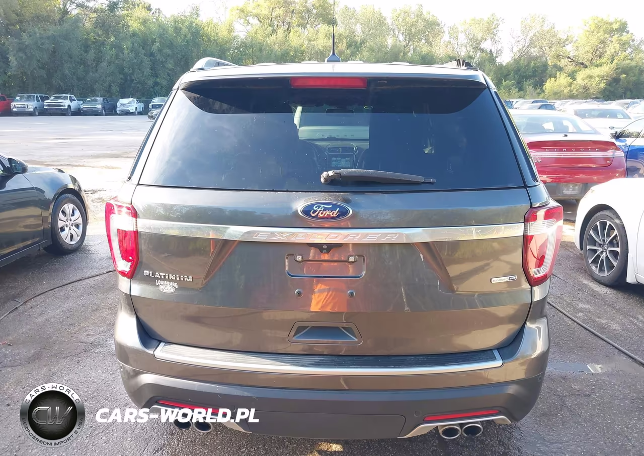 2018 Ford Explorer Platinum VIN:1FM5K8HT4JGA97818 - 16