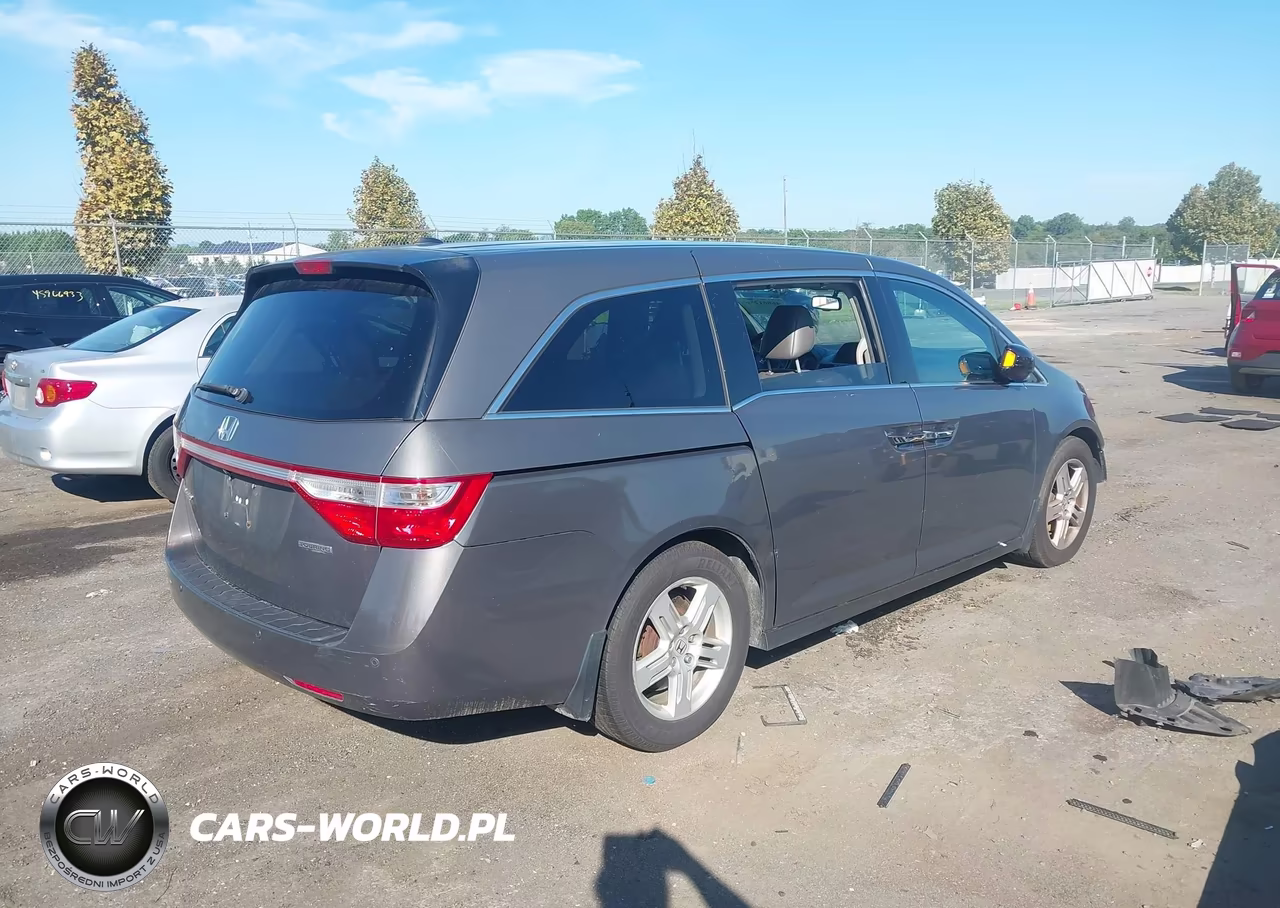 2013 Honda Odyssey Touring-Touring Elite VIN:5FNRL5H99DB063216 - 4