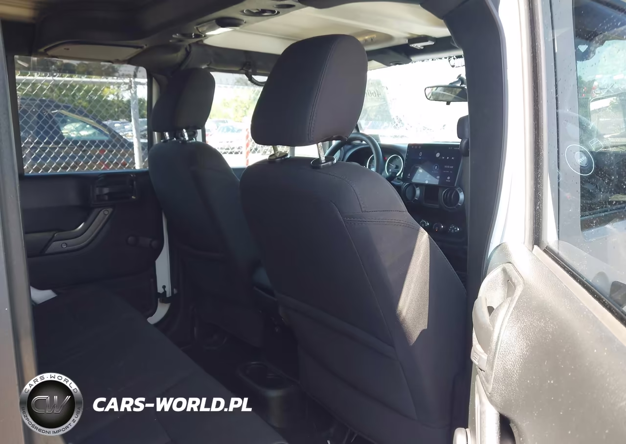 2017 Jeep Wrangler Unlimited Sport 4X4 VIN:1C4BJWDG7HL741952 - 4