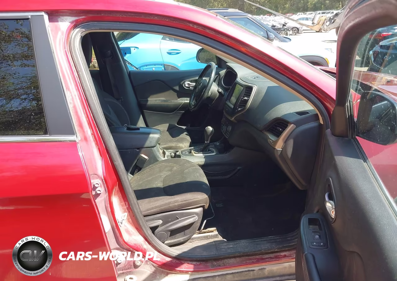 2016 Jeep Cherokee Latitude VIN:1C4PJMCSXGW262812 - 5