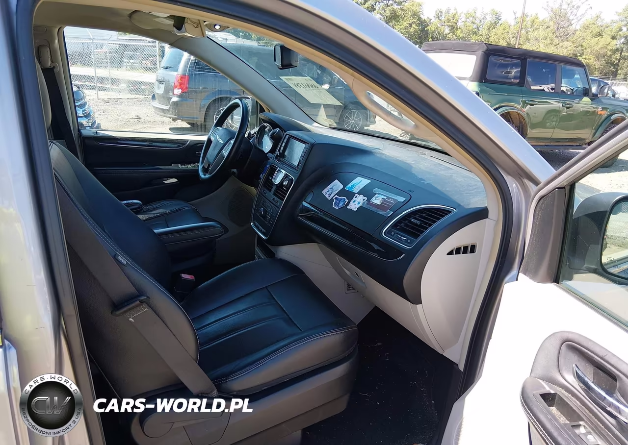 2015 Chrysler Town & Country Touring VIN:2C4RC1BG3FR644363 - 5
