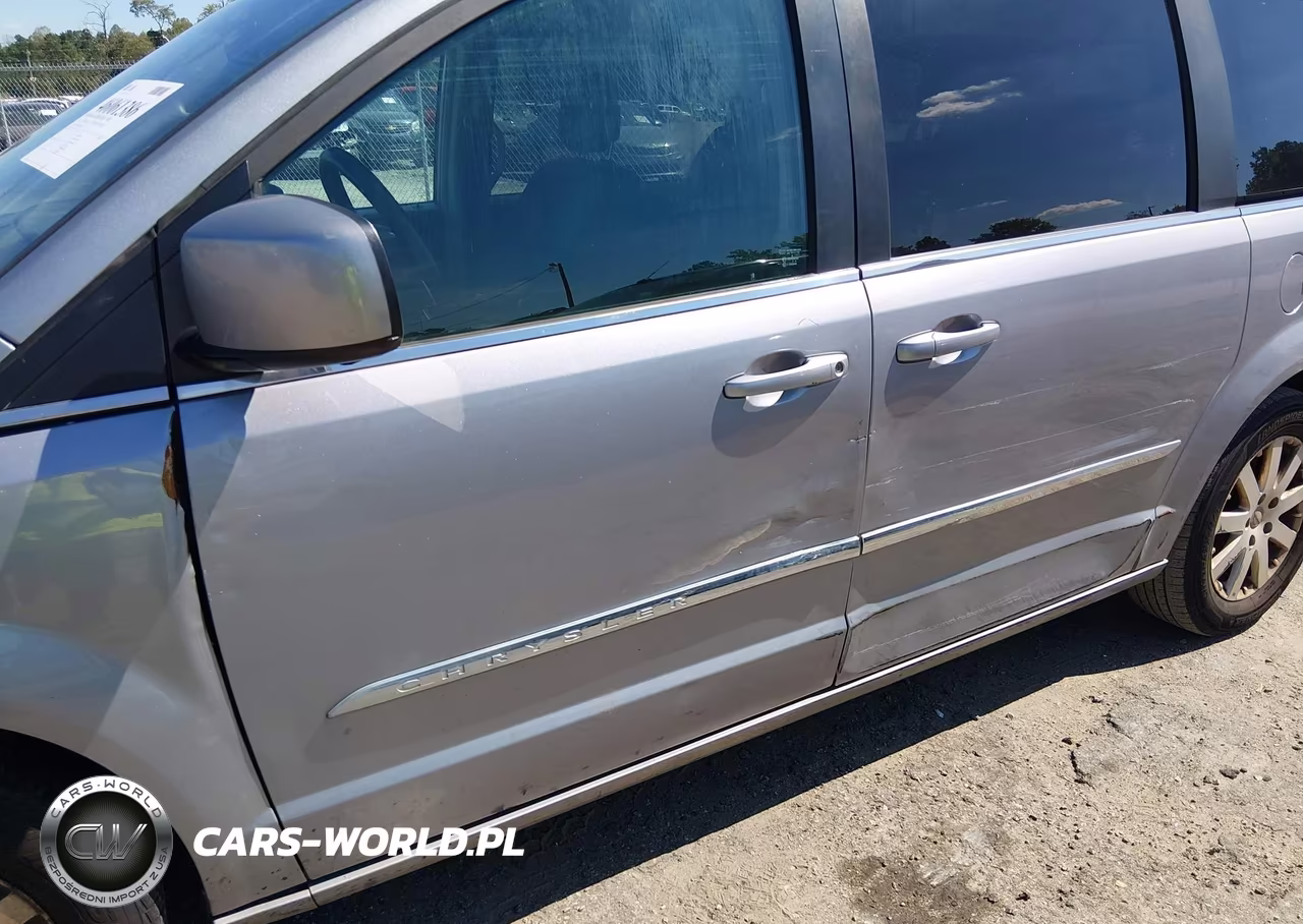 2015 Chrysler Town & Country Touring VIN:2C4RC1BG3FR644363 - 6