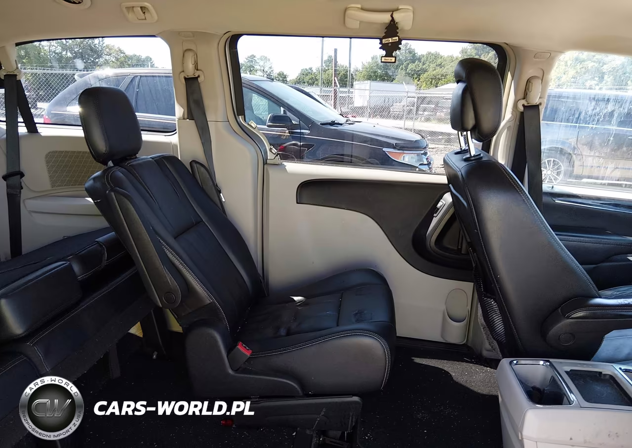 2015 Chrysler Town & Country Touring VIN:2C4RC1BG3FR644363 - 8
