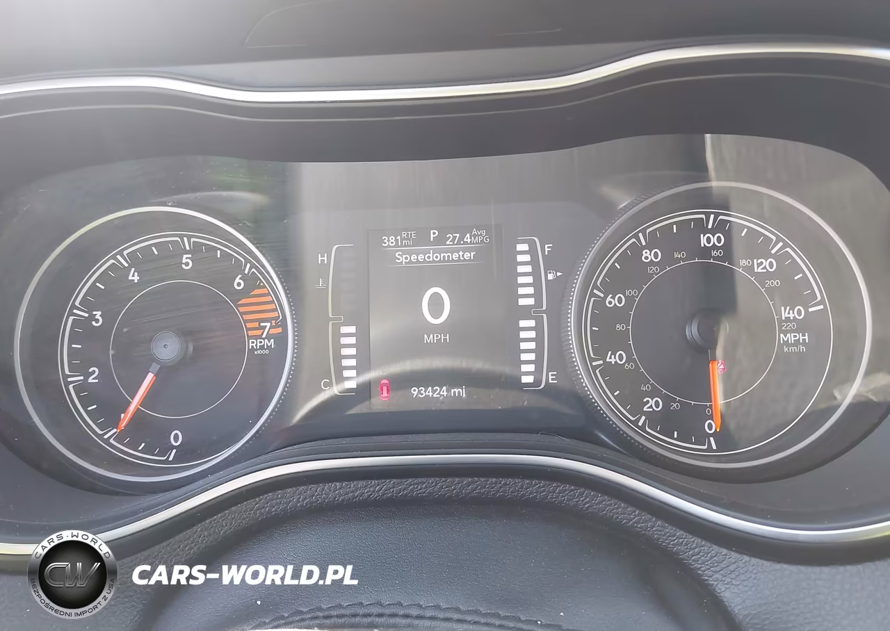 2019 Jeep Cherokee Latitude 4X4 VIN:1C4PJMCB9KD449429 - 7