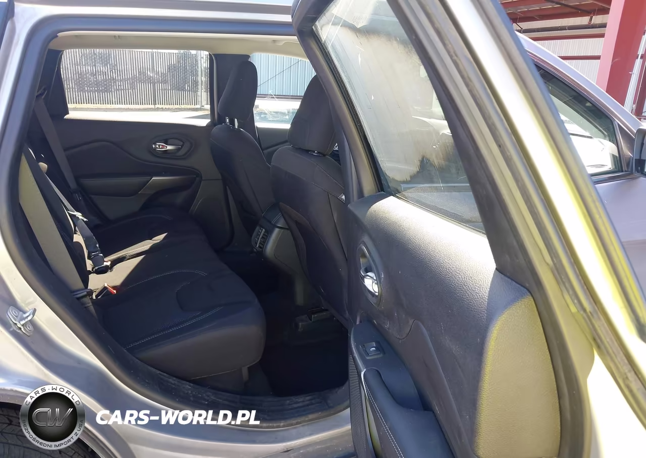 2019 Jeep Cherokee Latitude 4X4 VIN:1C4PJMCB9KD449429 - 8