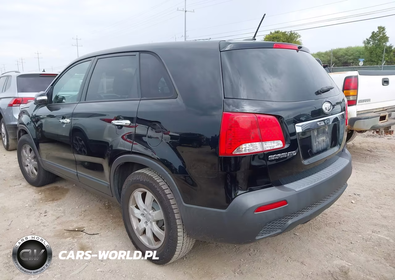 2013 Kia Sorento Lx VIN:5XYKT3A11DG324938 - 3