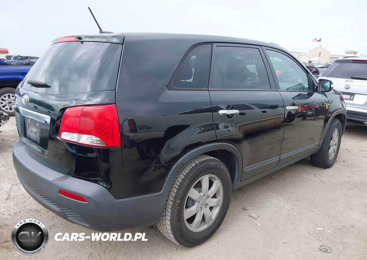 2013 Kia Sorento Lx VIN:5XYKT3A11DG324938 - 4