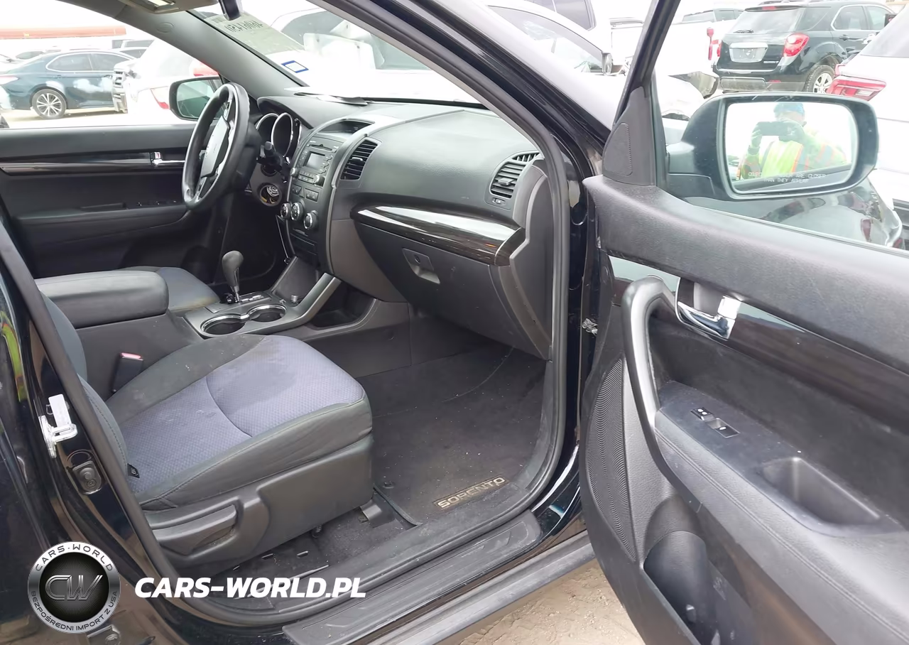 2013 Kia Sorento Lx VIN:5XYKT3A11DG324938 - 5