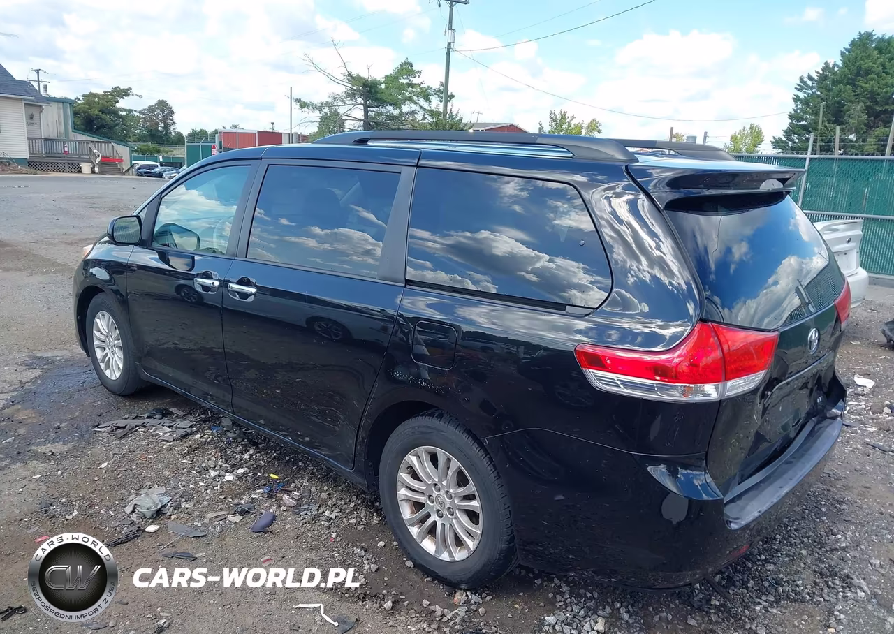2014 Toyota Sienna Le V6 8 Passenger VIN:5TDKK3DC5ES487547 - 3