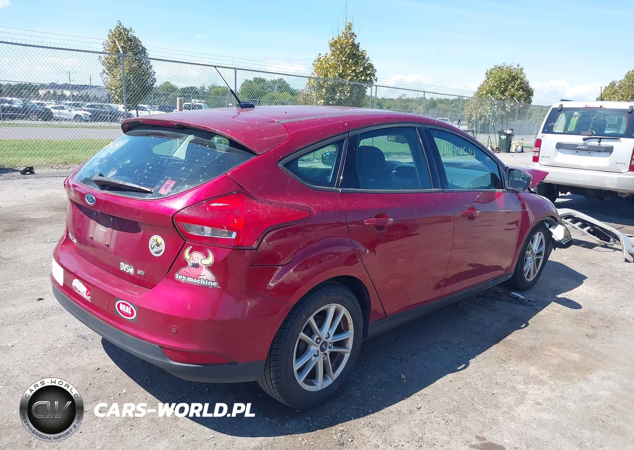 2016 Ford Focus Se VIN:1FADP3K22GL335613 - 4