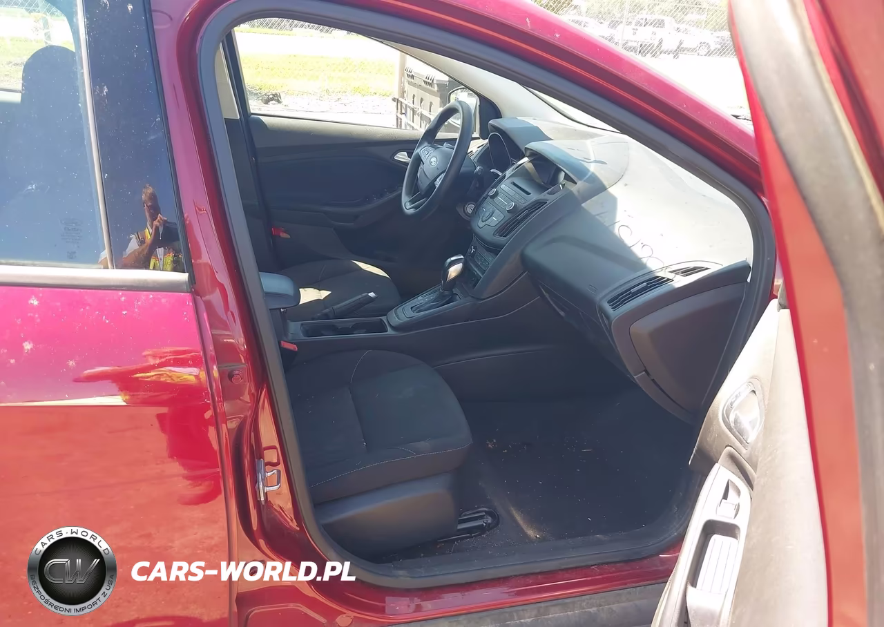 2016 Ford Focus Se VIN:1FADP3K22GL335613 - 5