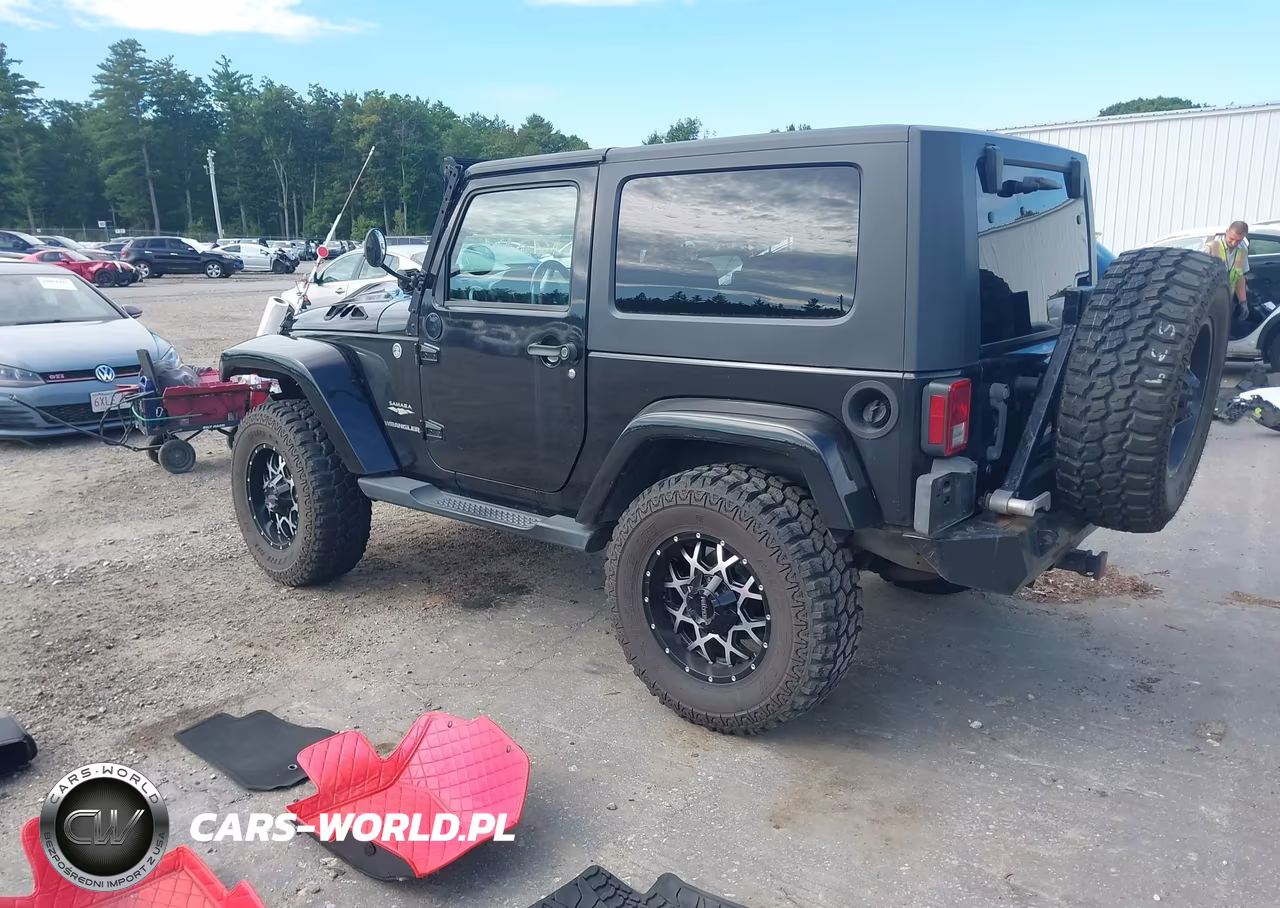 2010 Jeep Wrangler Sahara VIN:1J4GA5D17AL109576 - 3