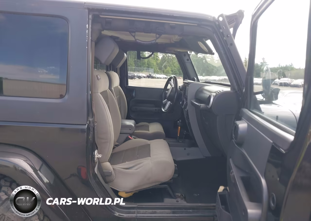 2010 Jeep Wrangler Sahara VIN:1J4GA5D17AL109576 - 5