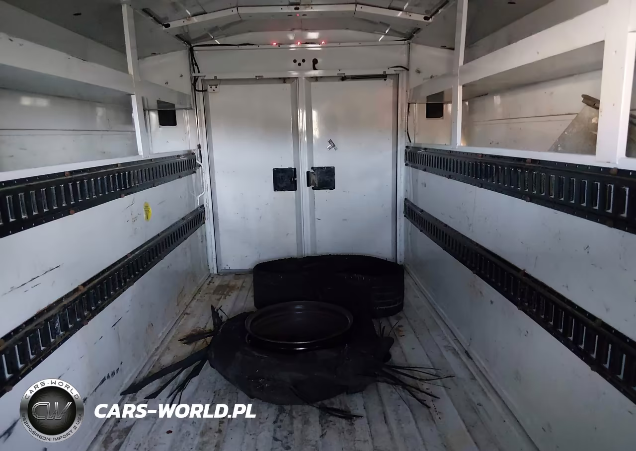 2020 Ford Transit-350 Cutaway VIN:1FDBW5P86LKA50745 - 7