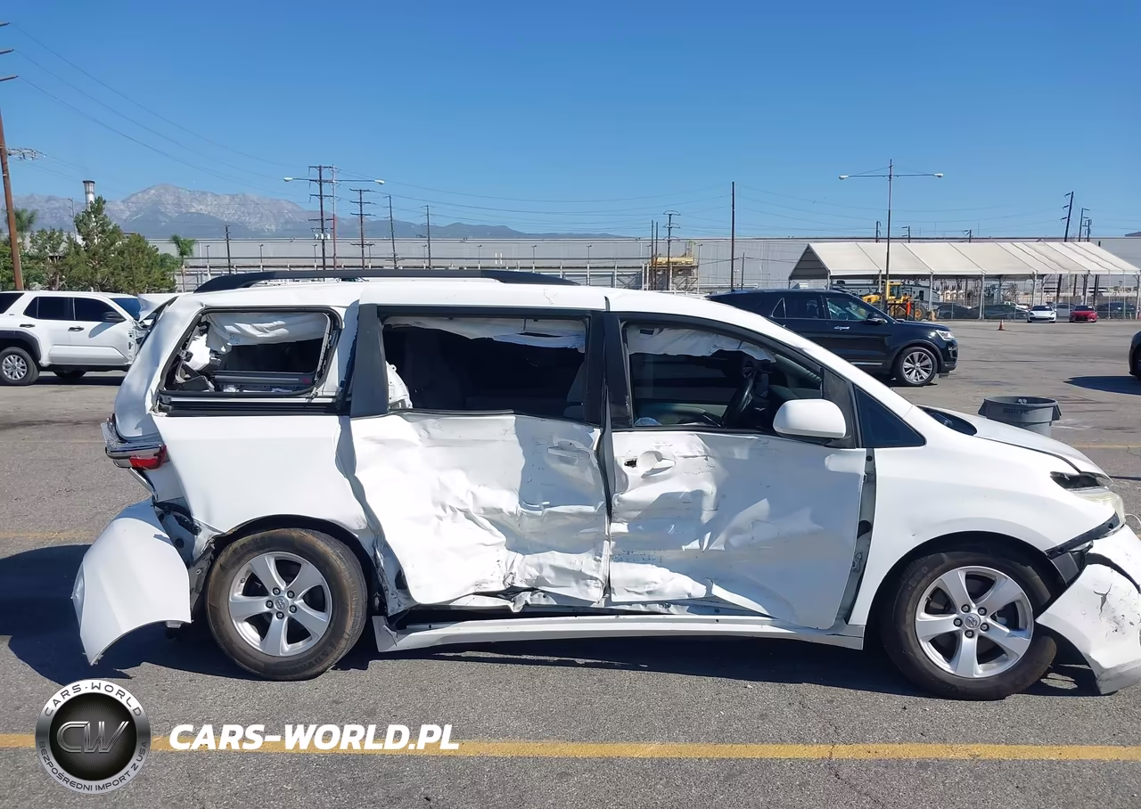 2017 Toyota Sienna Le 8 Passenger VIN:5TDKZ3DC8HS766958 - 14