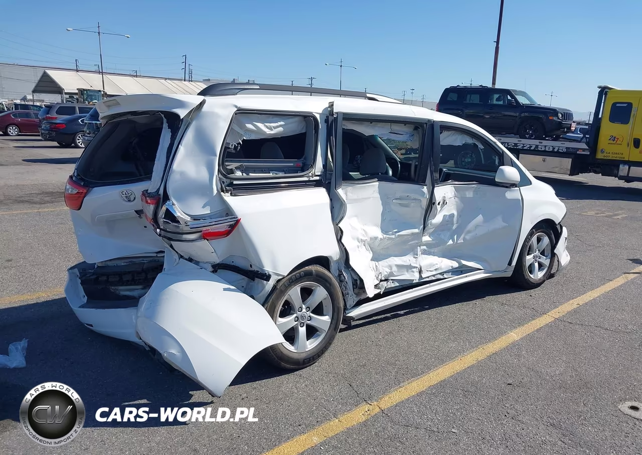 2017 Toyota Sienna Le 8 Passenger VIN:5TDKZ3DC8HS766958 - 4