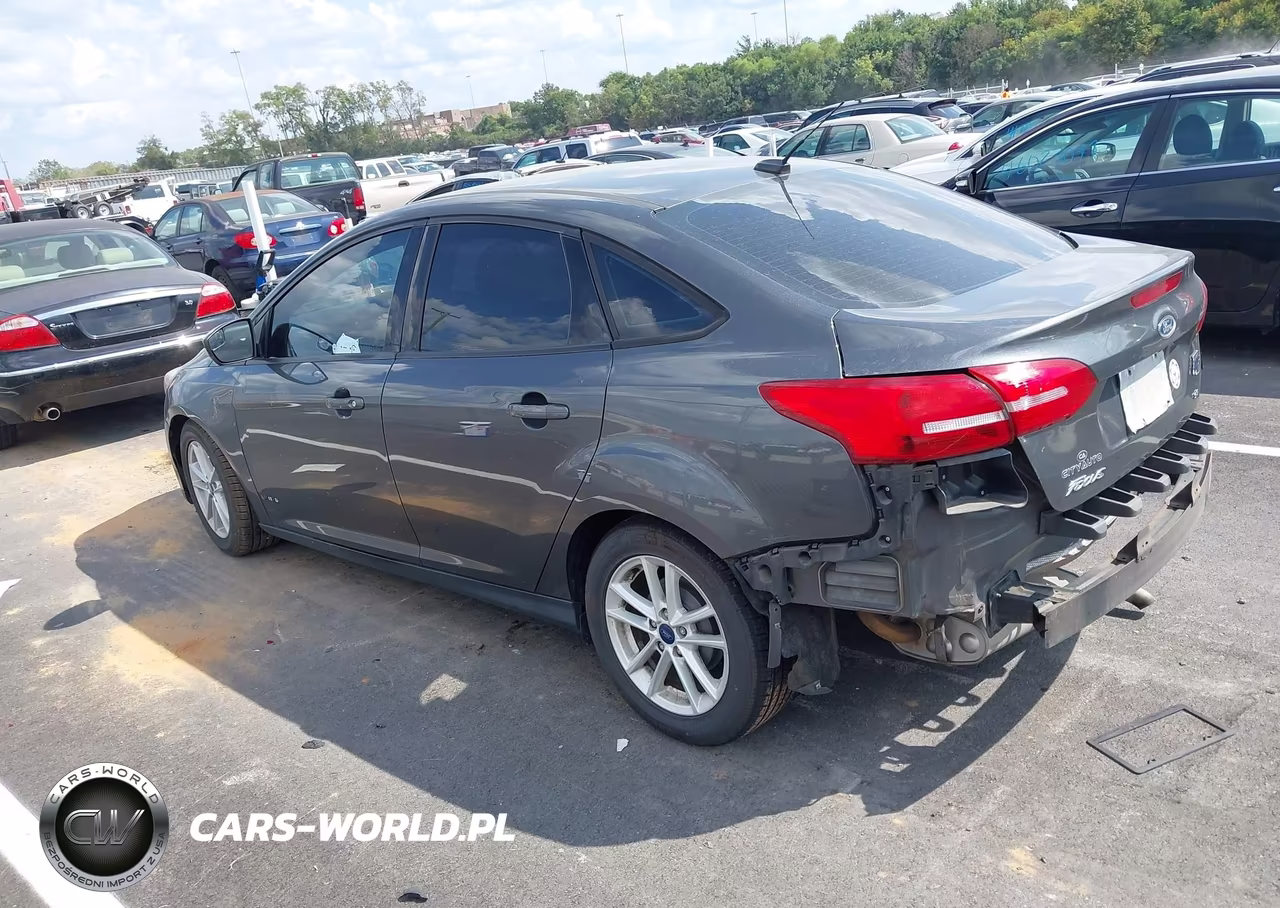 2017 Ford Focus Se VIN:1FADP3F27HL281513 - 3