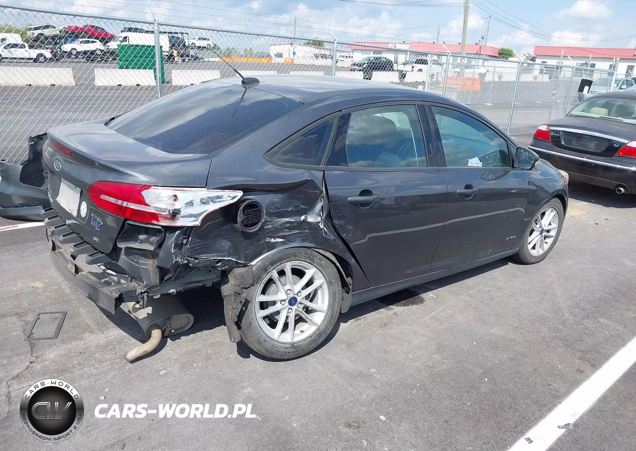 2017 Ford Focus Se VIN:1FADP3F27HL281513 - 4
