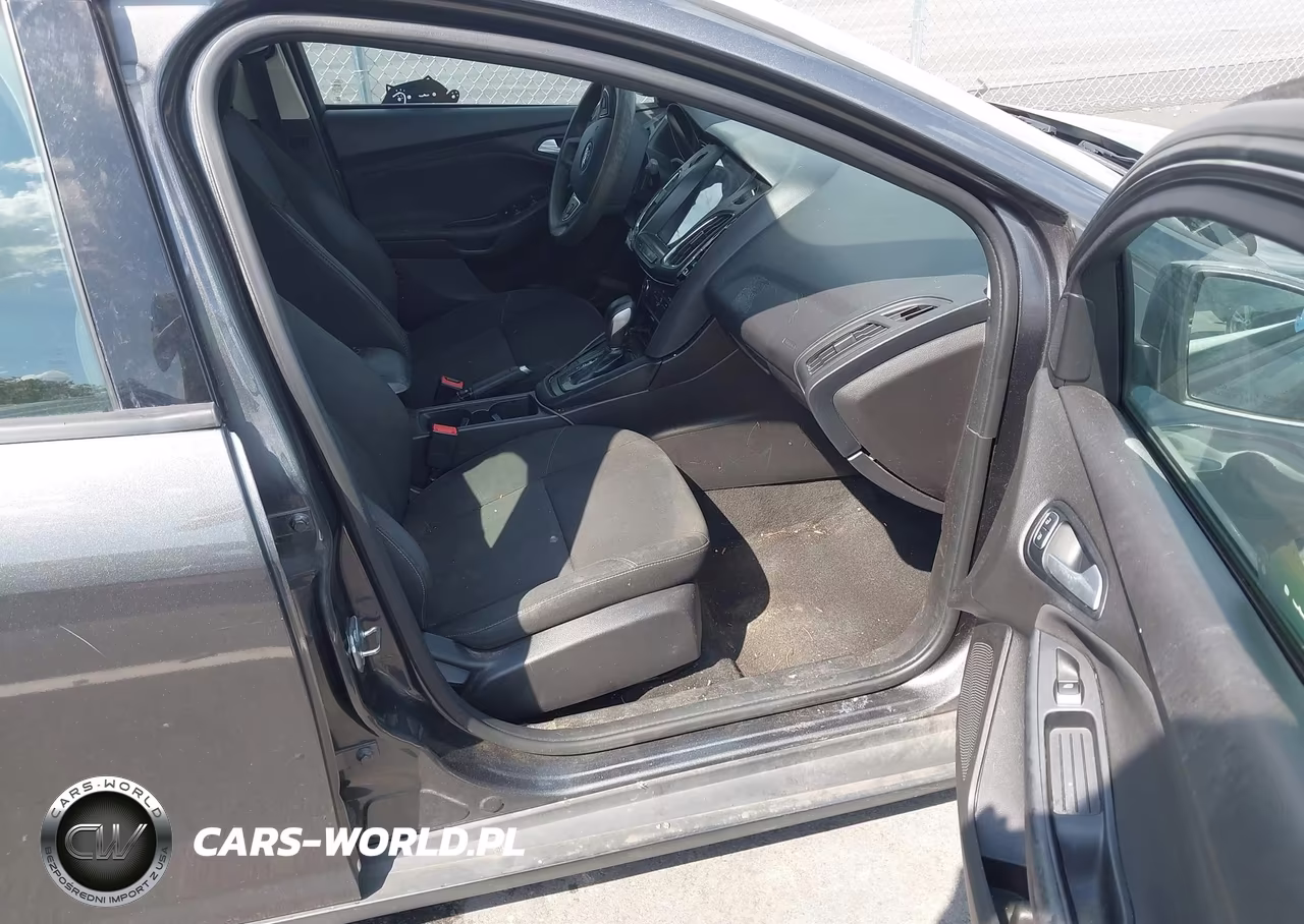 2017 Ford Focus Se VIN:1FADP3F27HL281513 - 5