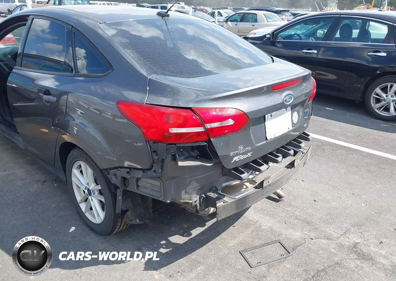 2017 Ford Focus Se VIN:1FADP3F27HL281513 - 6
