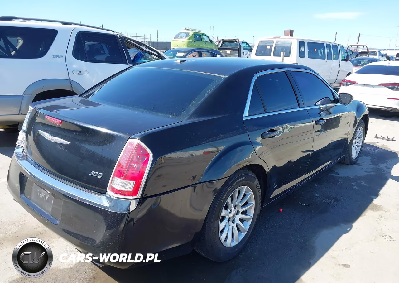 2014 Chrysler 300 VIN:2C3CCAAG1EH172678 - 4