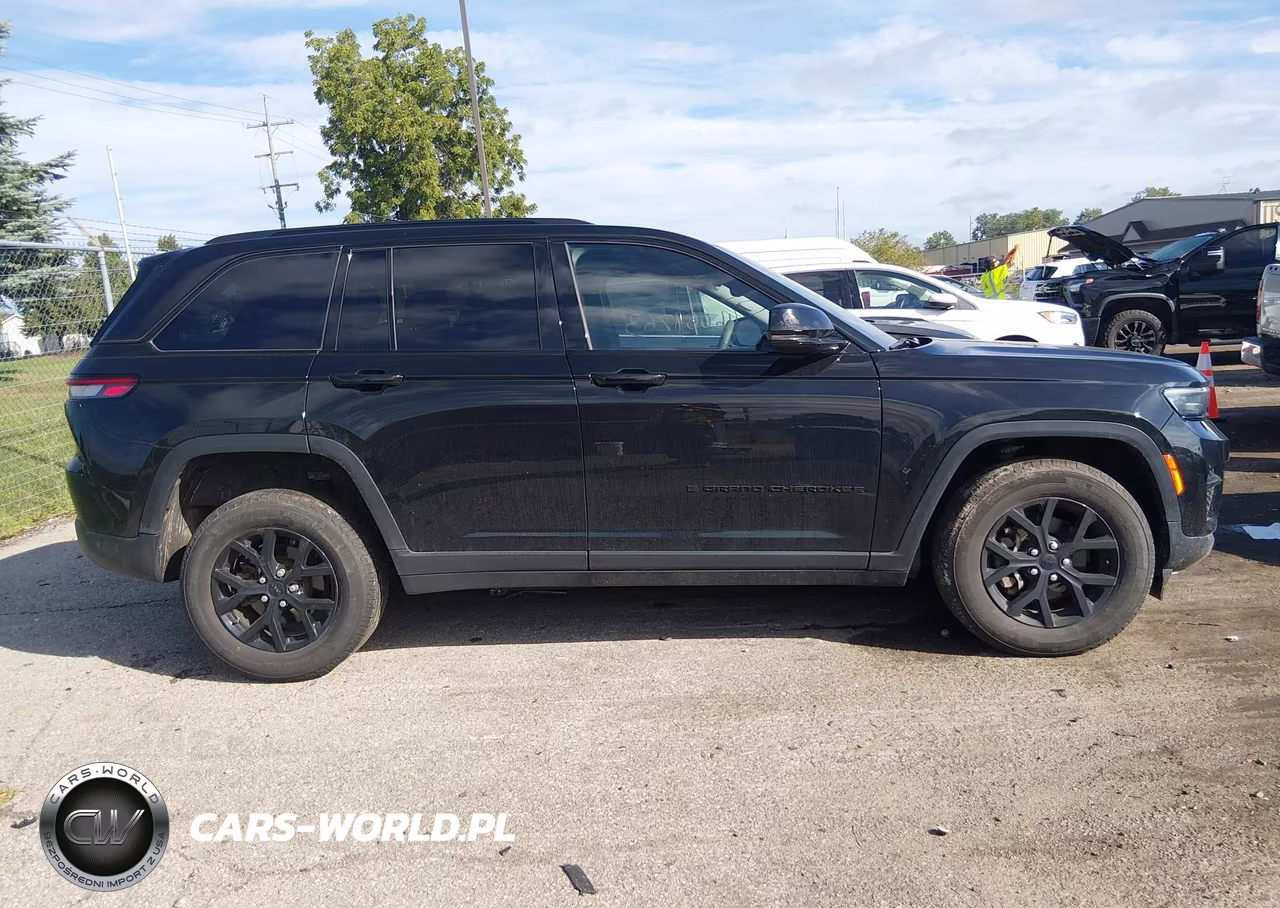 2025 Jeep Grand Cherokee Altitude X 4X4 VIN:1C4RJHAG5SC264508 - 13