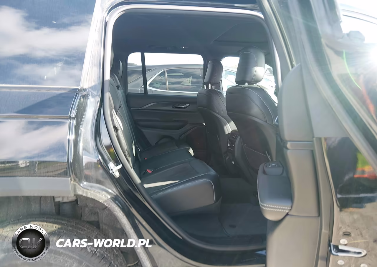 2025 Jeep Grand Cherokee Altitude X 4X4 VIN:1C4RJHAG5SC264508 - 8