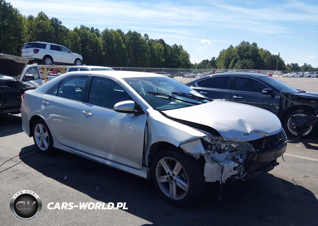 2014 Toyota Camry Se – zdjęcie 1 z 17