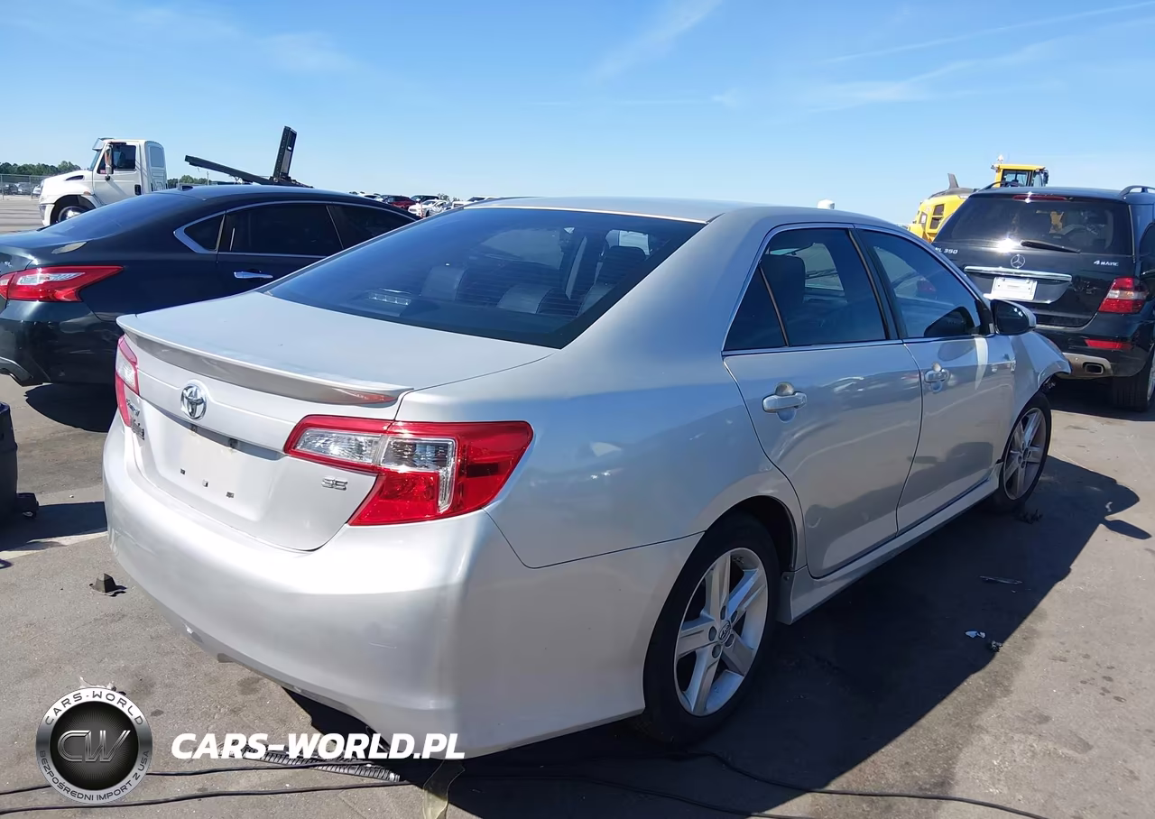 2014 Toyota Camry Se VIN:4T1BF1FK0EU751584 - 4