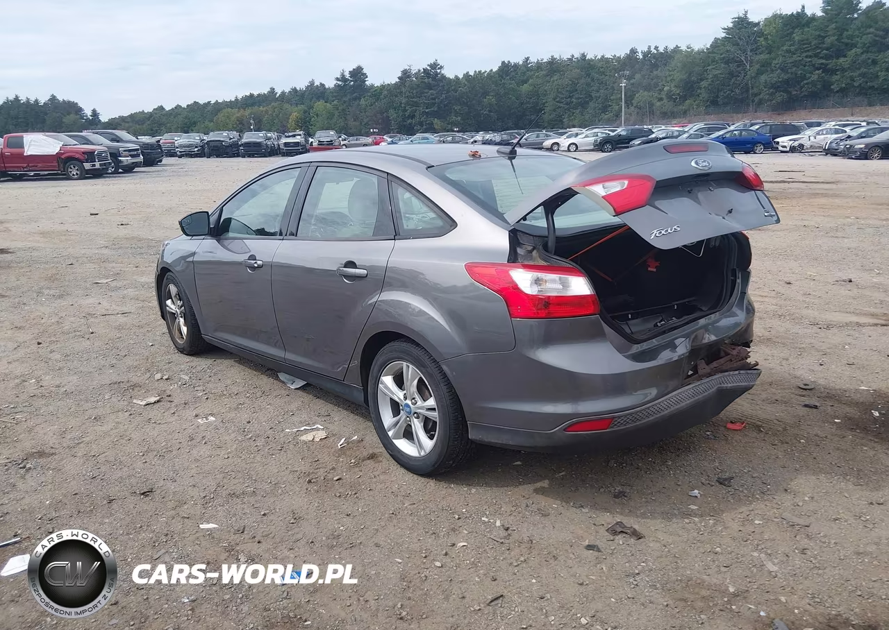 2013 Ford Focus Se VIN:1FADP3F2XDL186082 - 3