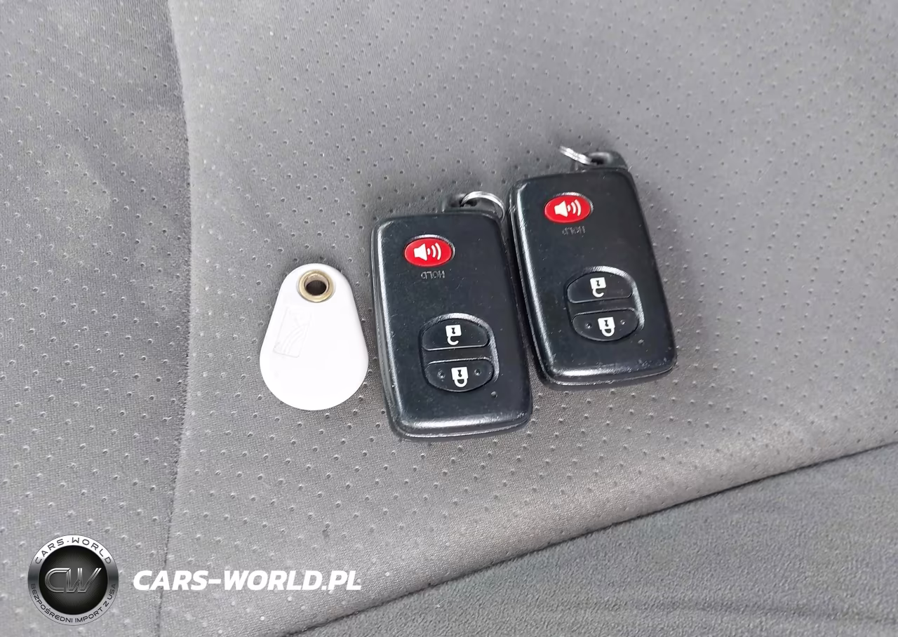 2014 Toyota Prius Three VIN:JTDKN3DU9E0379869 - 11