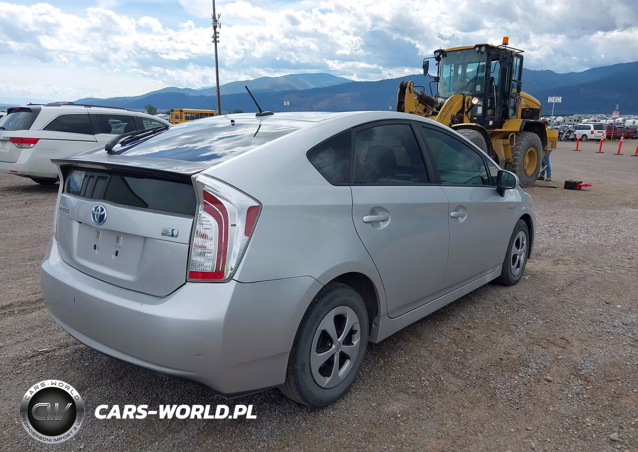 2014 Toyota Prius Three VIN:JTDKN3DU9E0379869 - 4