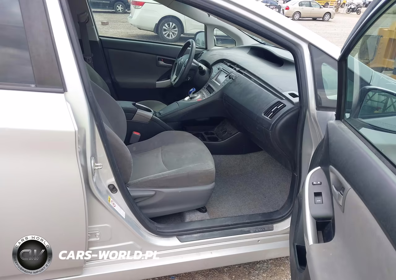2014 Toyota Prius Three VIN:JTDKN3DU9E0379869 - 5