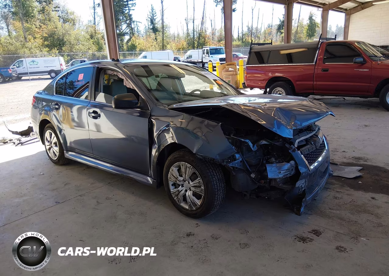 2013 Subaru Legacy 2.5I – zdjęcie 1 z 17