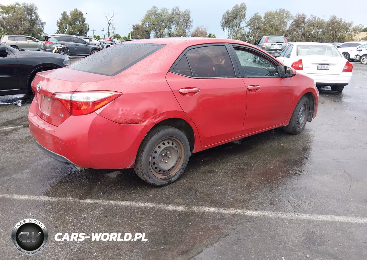 2015 Toyota Corolla Le VIN:5YFBURHE4FP311818 - 4
