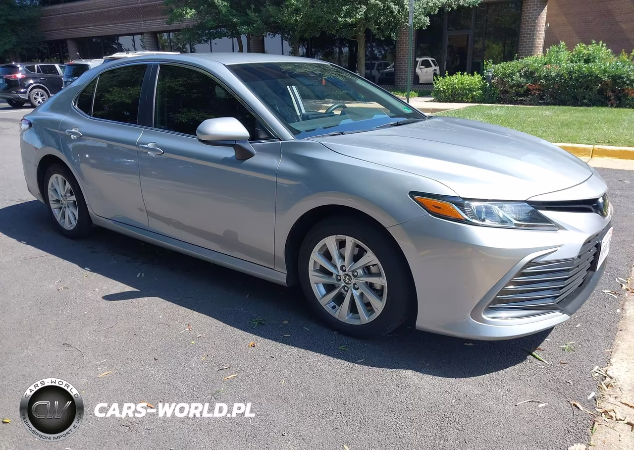 2024 Toyota Camry Le – zdjęcie 1 z 22