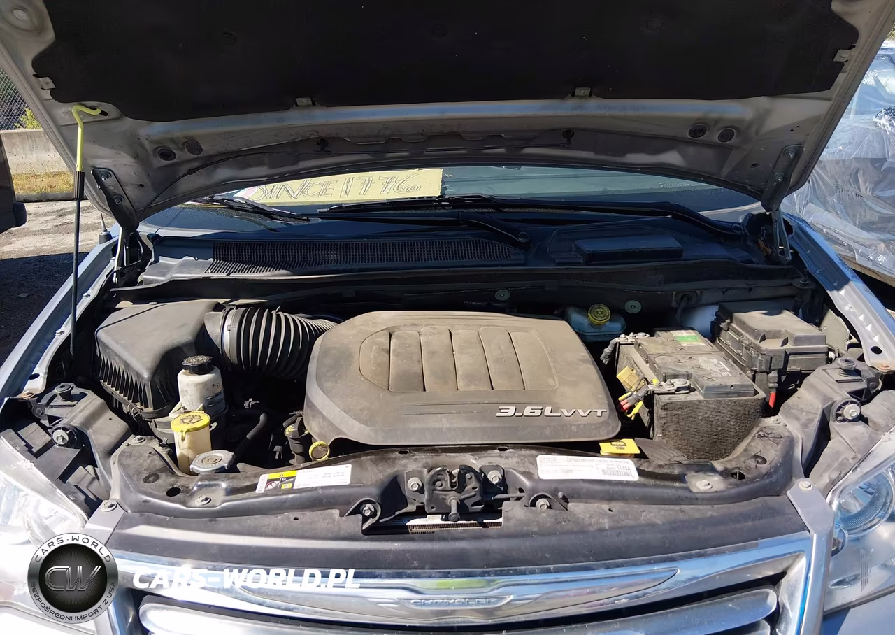 2015 Chrysler Town & Country Touring VIN:2C4RC1BGXFR741320 - 10