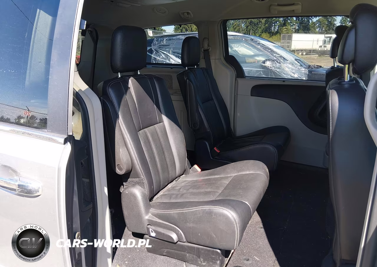2015 Chrysler Town & Country Touring VIN:2C4RC1BGXFR741320 - 8