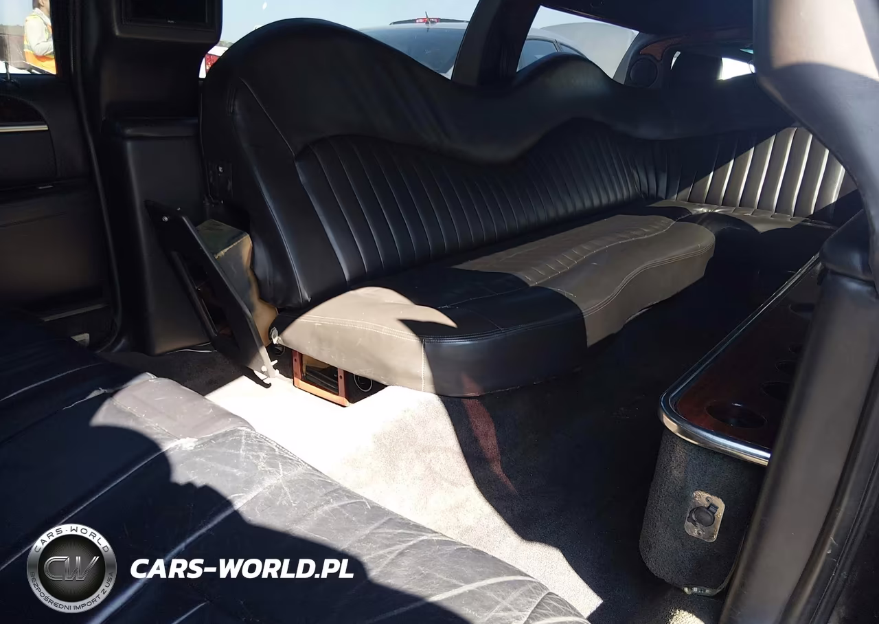 2006 Lincoln Town Car Executive VIN:1L1FM88W56Y608447 - 8