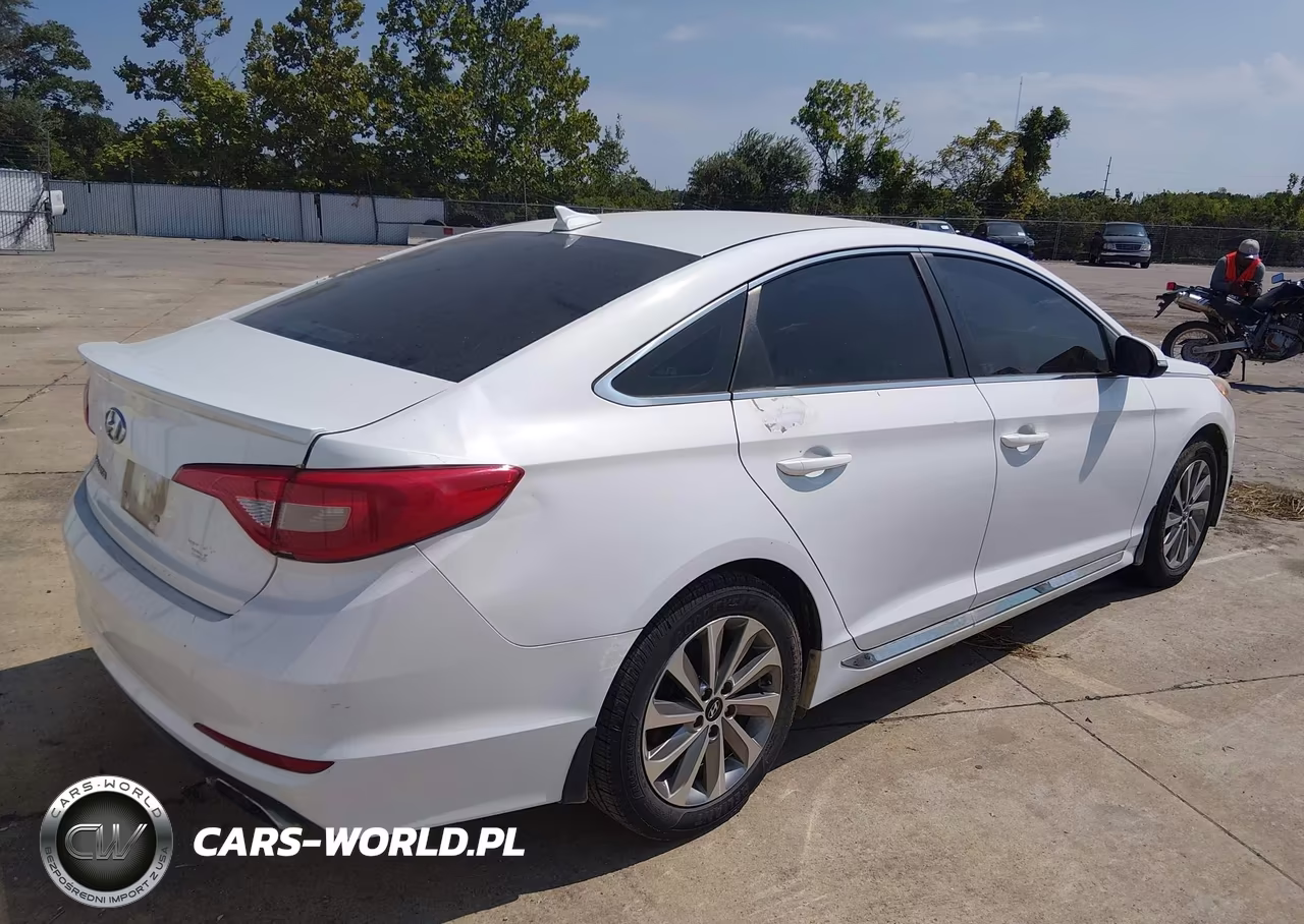 2015 Hyundai Sonata Sport VIN:5NPE34AF9FH133603 - 4