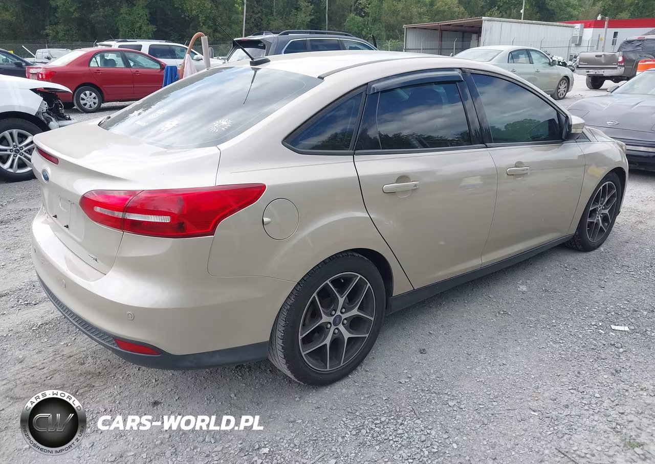 2017 Ford Focus Sel VIN:1FADP3H28HL323233 - 4