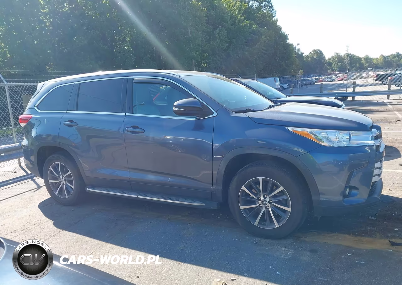 2019 Toyota Highlander Xle VIN:5TDKZRFH2KS345725 - 13