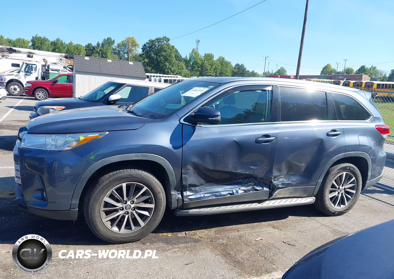 2019 Toyota Highlander Xle VIN:5TDKZRFH2KS345725 - 14