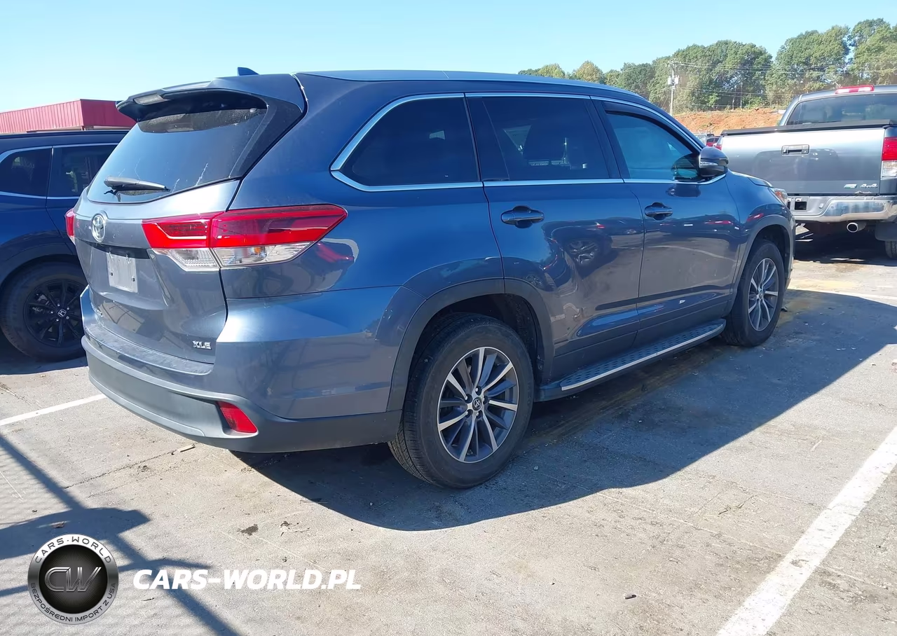 2019 Toyota Highlander Xle VIN:5TDKZRFH2KS345725 - 4