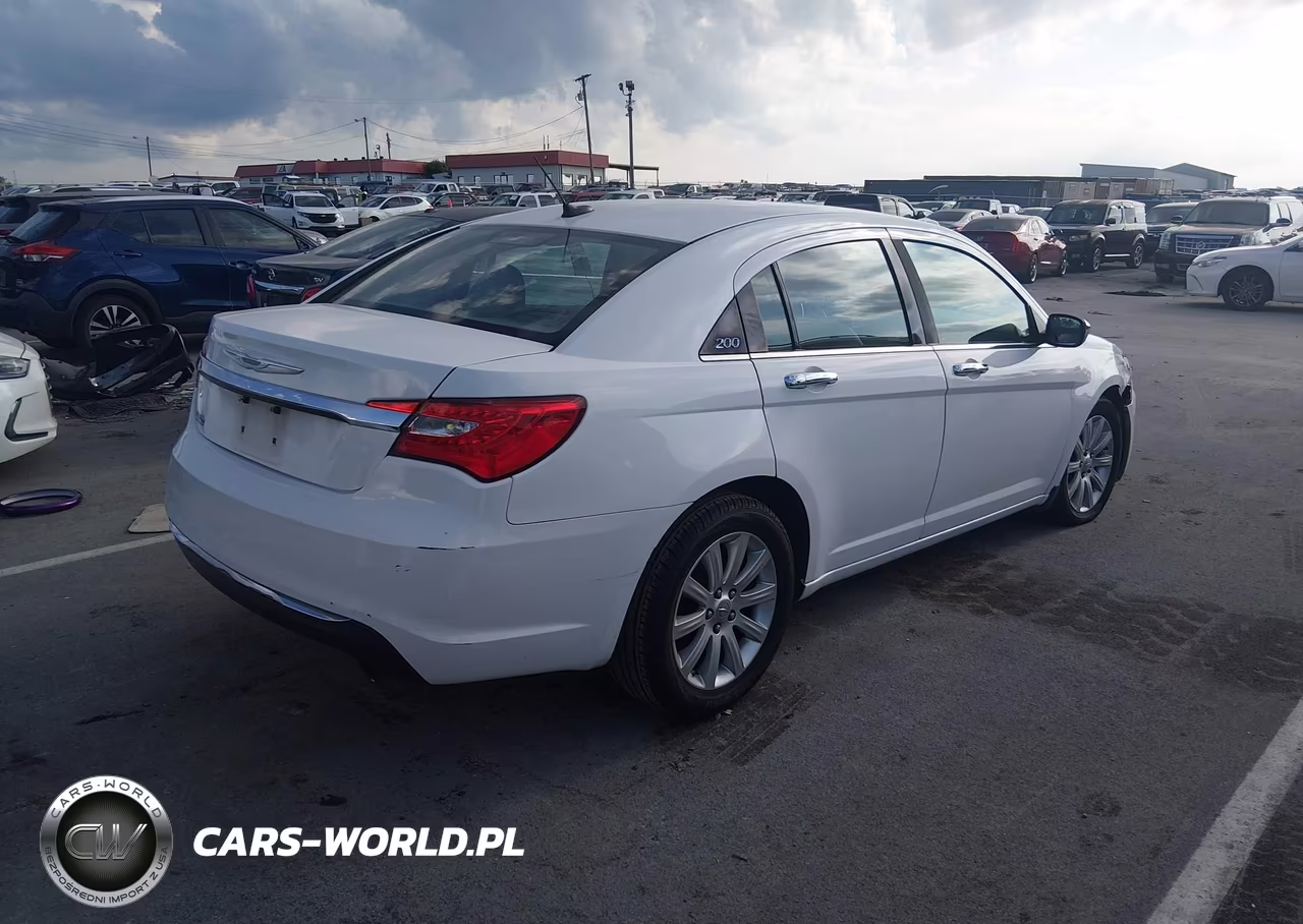 2013 Chrysler 200 Limited VIN:1C3CCBCG7DN523330 - 4