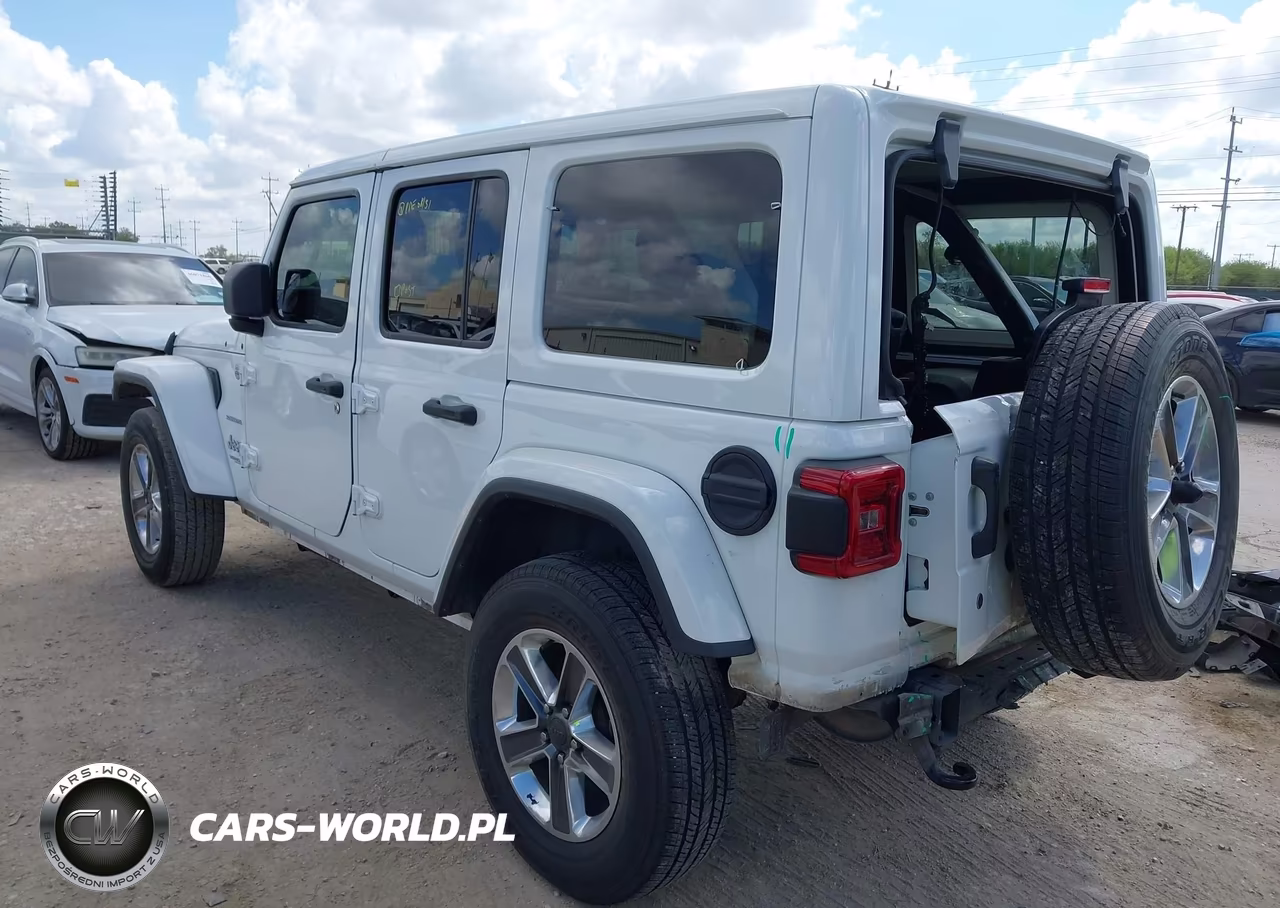 2018 Jeep Wrangler Unlimited Sahara 4X4 VIN:1C4HJXEG6JW324065 - 3
