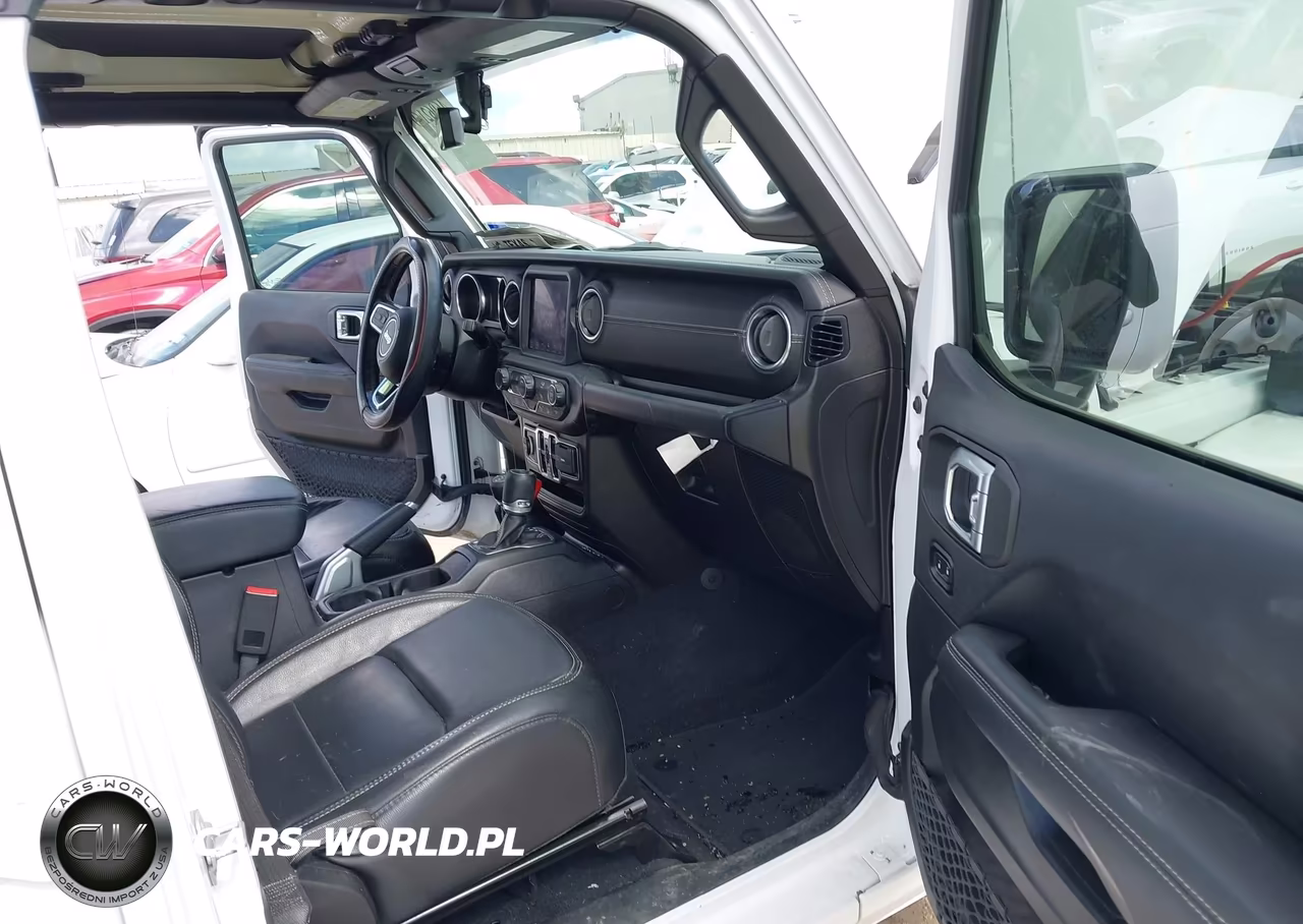 2018 Jeep Wrangler Unlimited Sahara 4X4 VIN:1C4HJXEG6JW324065 - 5